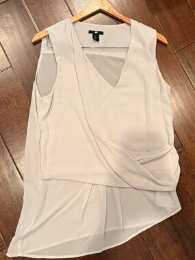 H&M Woman’s Gray Sleeveless Blouse.  Size 14.